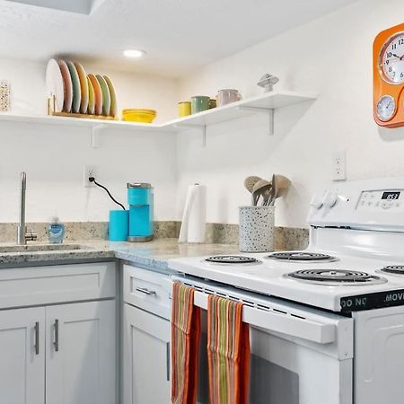 That 70'S Themed Apt Close To Coffee, Food + Shops Tampa Exteriér fotografie