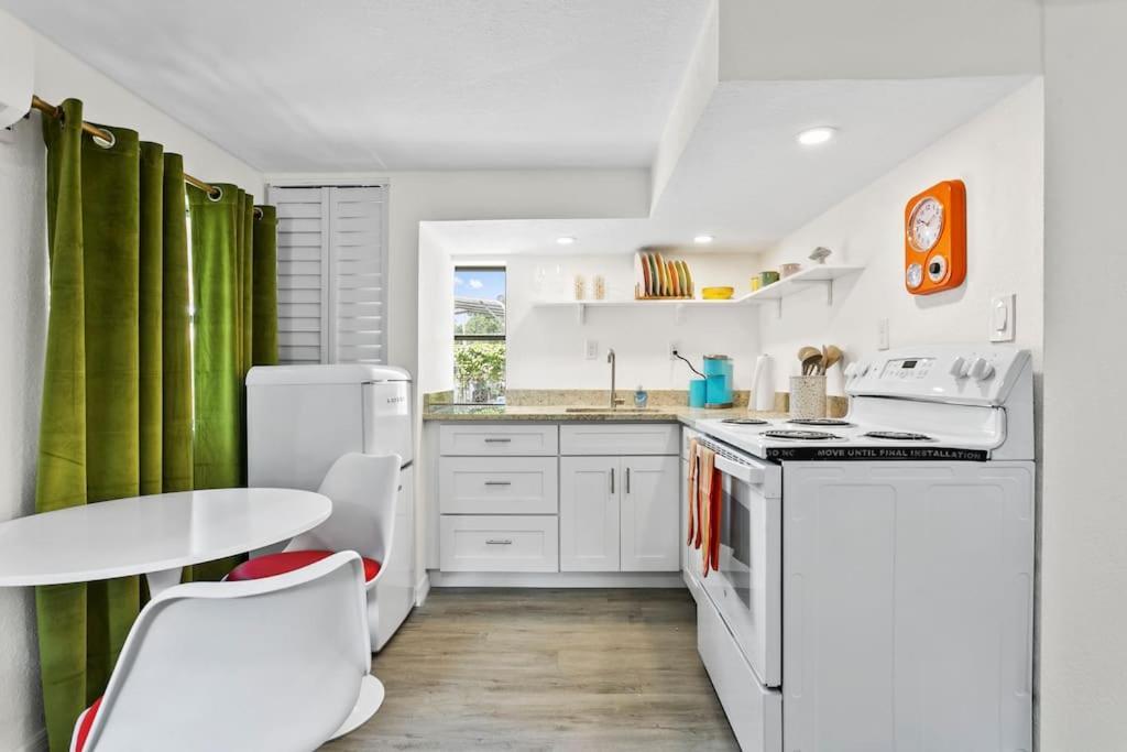That 70'S Themed Apt Close To Coffee, Food + Shops Tampa Exteriér fotografie