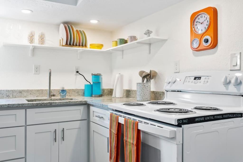 That 70'S Themed Apt Close To Coffee, Food + Shops Tampa Exteriér fotografie