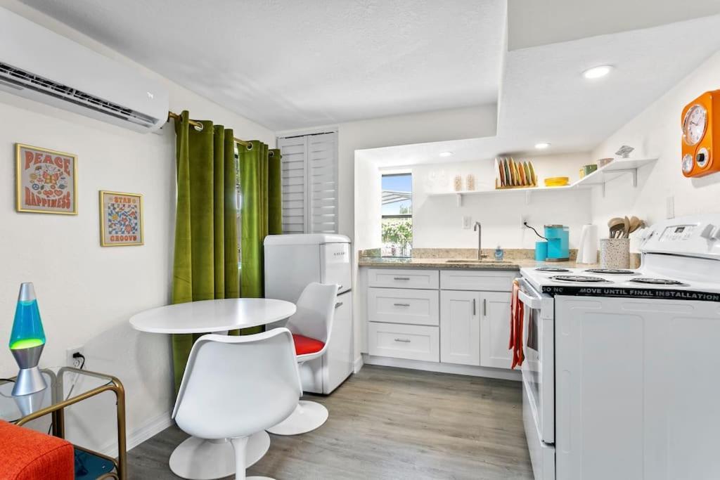 That 70'S Themed Apt Close To Coffee, Food + Shops Tampa Exteriér fotografie
