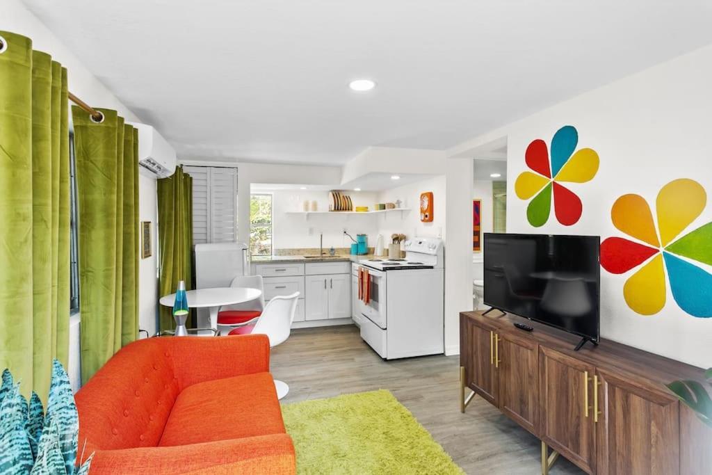 That 70'S Themed Apt Close To Coffee, Food + Shops Tampa Exteriér fotografie