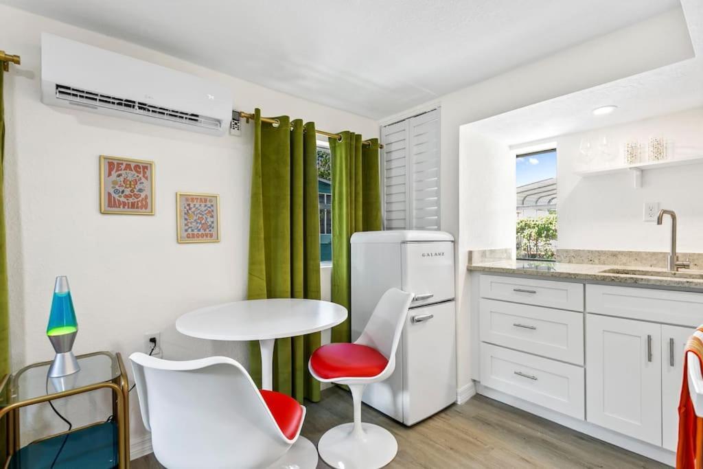 That 70'S Themed Apt Close To Coffee, Food + Shops Tampa Exteriér fotografie